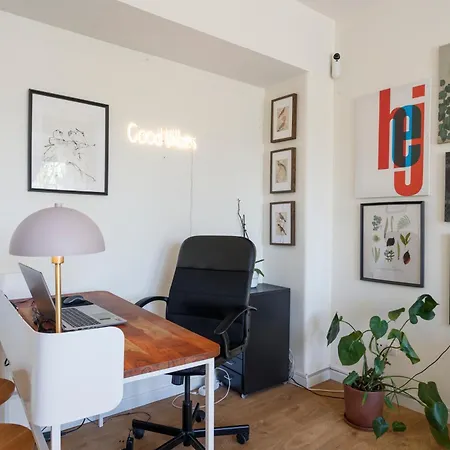 Red, Red Wine In By Misha's Place 3b Apartment *