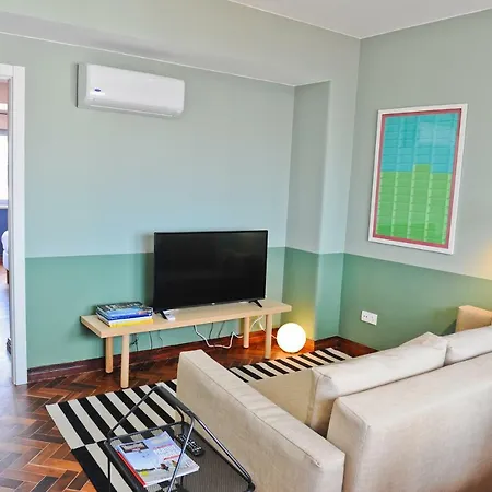 Red, Red Wine In By Misha's Place 3b Apartment Lissabon