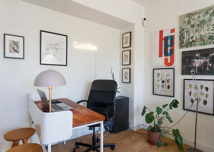 Red, Red Wine In By Misha's Place 3b شقة *