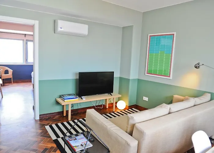 Red, Red Wine In By Misha's Place 3b شقة Lisboa