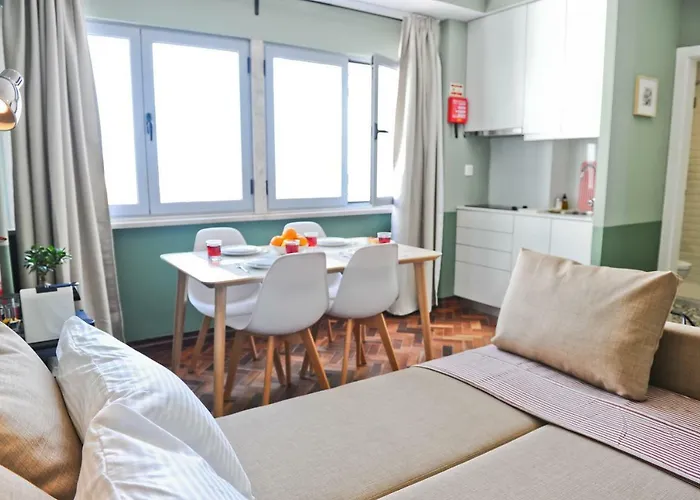 Red, Red Wine In By Misha's Place 3b شقة *