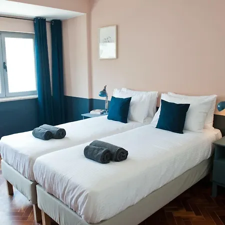 Red, Red Wine In By Misha's Place 3b Daire