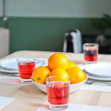 Red, Red Wine In By Misha's Place 3b Apartament