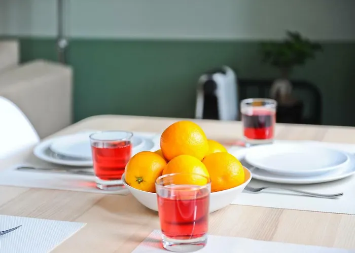 Red, Red Wine In By Misha's Place 3b アパート
